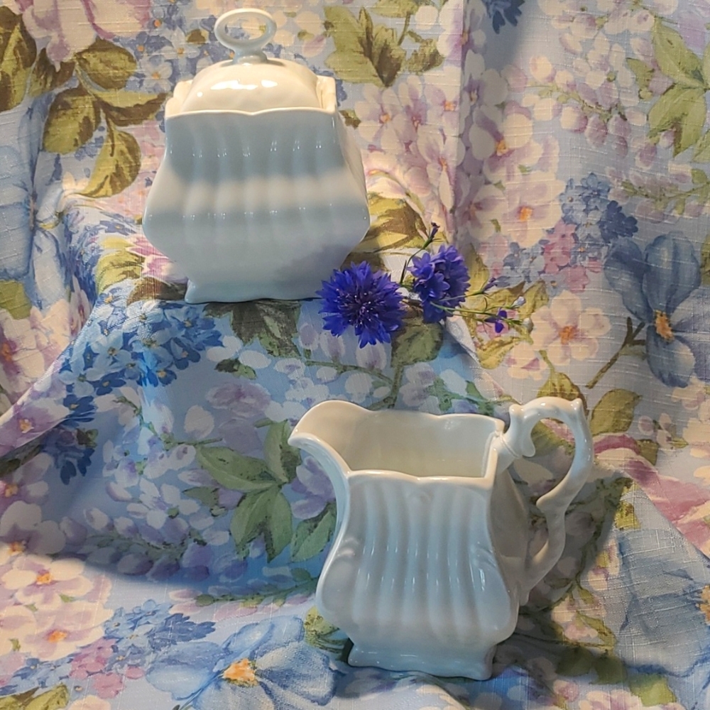 Super Sweet Porcelain Creamer & Sugar Bowl VINTAGE like New
